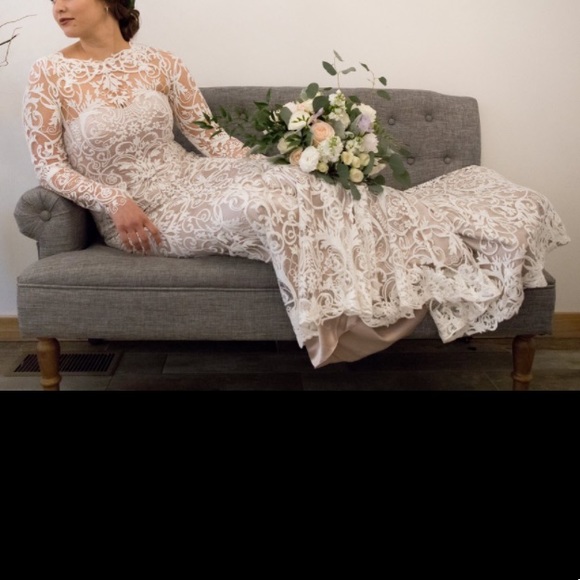 Wedding Dress - Picture 2 of 8